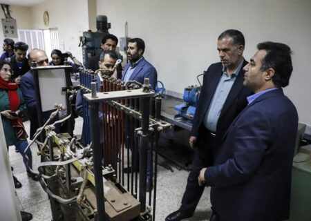 بازدید منتخب مردم در مجلس شورای اسلامی از نمایشگاه موزه های صنعت نفت جنوب
