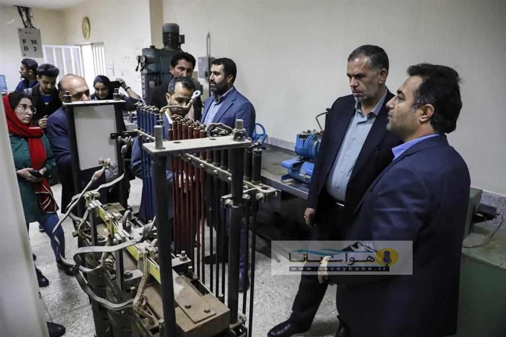 بازدید منتخب مردم در مجلس شورای اسلامی از نمایشگاه موزه های صنعت نفت جنوب