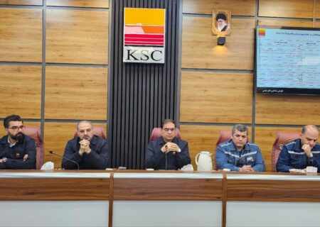 در پایان کمیته عالی HSE فولاد خوزستان؛ از مدیر بخش فولادسازی و‌ مدیر پروژه‌های فولادسازی تقدیر شد