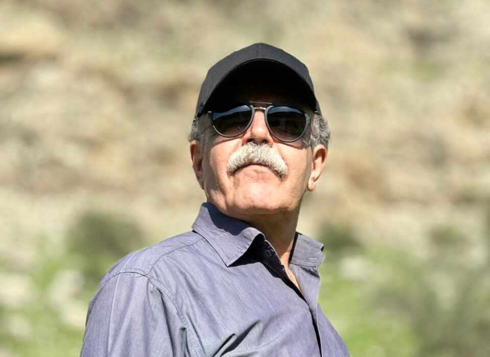 زاری کردن رستم بر سهراب ” ( همی آرزو گاه و شهر آمدش / یکی تنگ تابوت بهرآمدش” فردوسی ” )