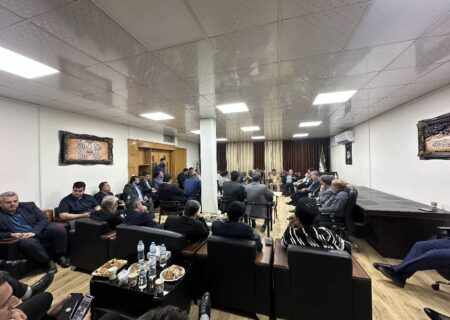 در اعتراض به محرومیت مناطق و شهرهای شهرهای بختیاری نشین و همزمان با سفر محمد جعفر قائم‌پناه معاون اجرایی رئیس جمهور جلسه فعالان سیاسی، اجتماعی و فرهنگی بختیاری برگزار شد.